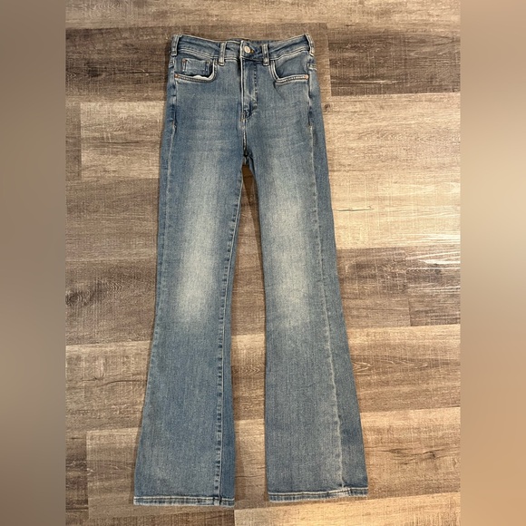 ANTHROPOLOGIE Pilcro Demilune Boot Cut jeans in medium blue wash - Picture 2 of 7